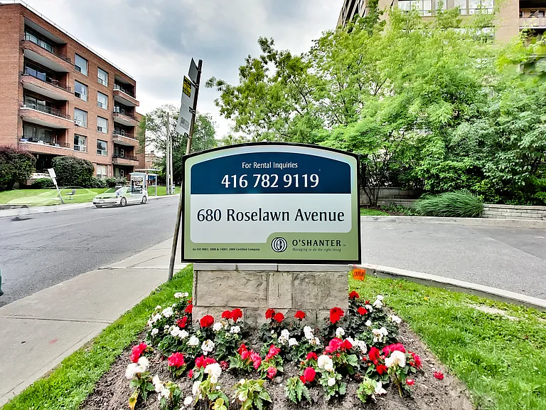 680 Roselawn Ave — Photo 36