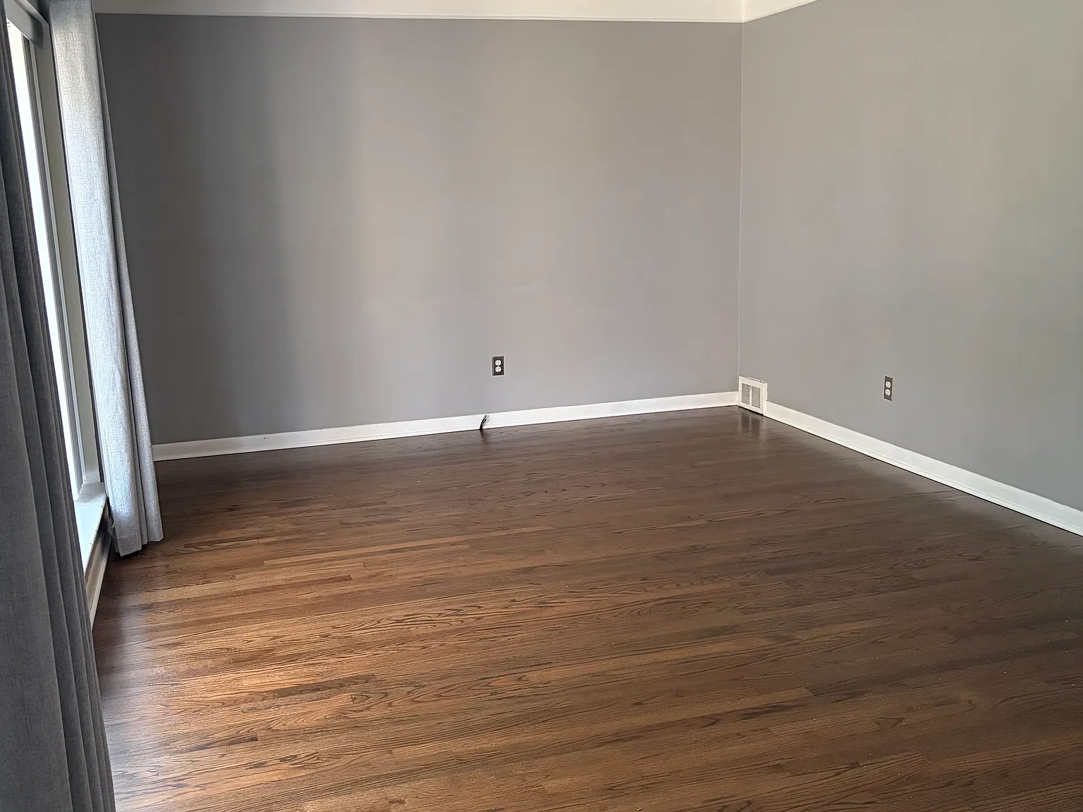 3 bed, 1100 sqft, $2,100 — Photo 3