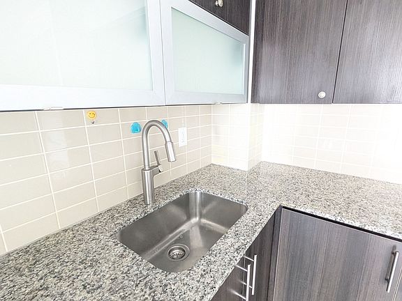 4th image of 275 Yorkland Rd #2007