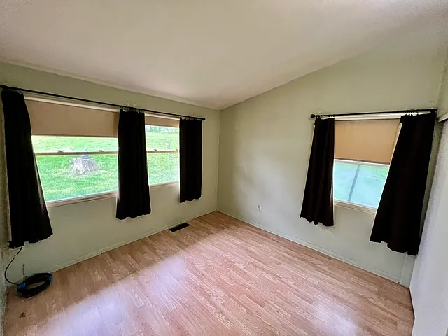 2214 Glendale Dr — Photo 12