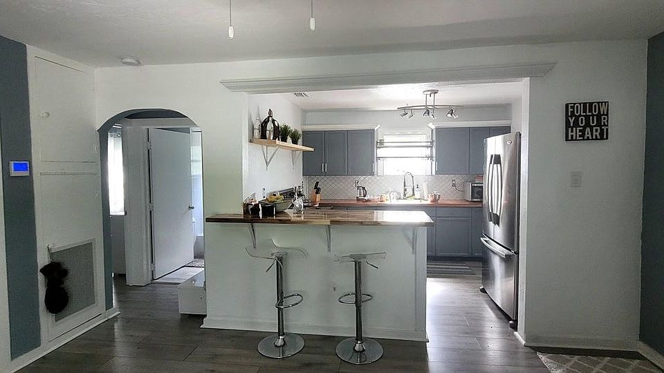 1st image of 104 NE 5th St