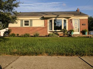 31785 Folkstone Dr, Farmington, MI 48336