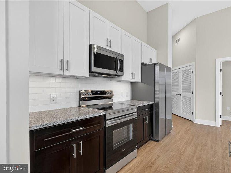 1st image of 624 Main St #322