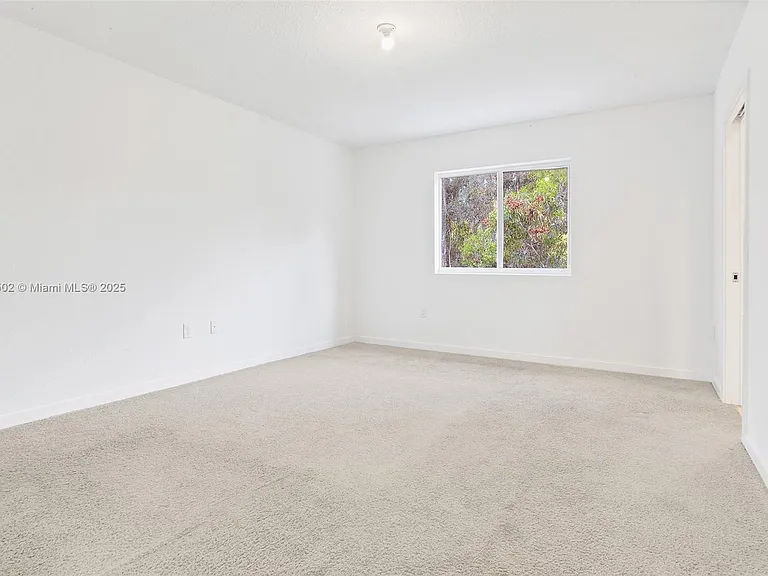 1363 NW 208th Ter — Photo 15