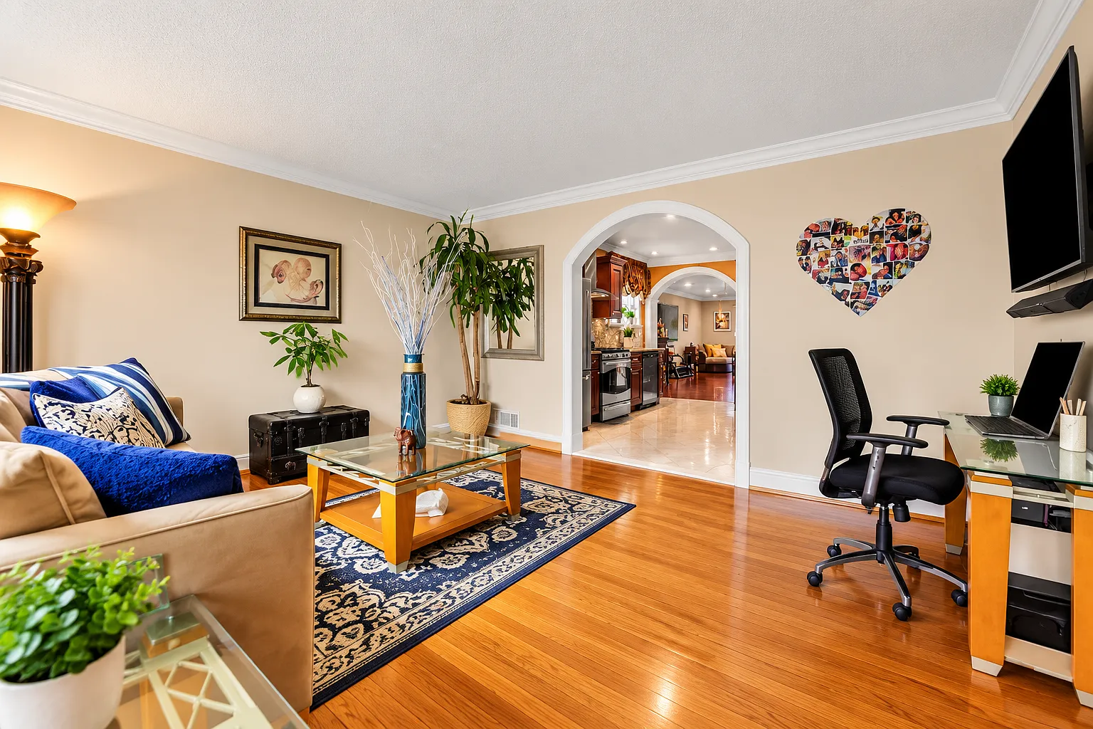 3 bed, 3.5 bath, 12703 sqft, $6,500 — Photo 3