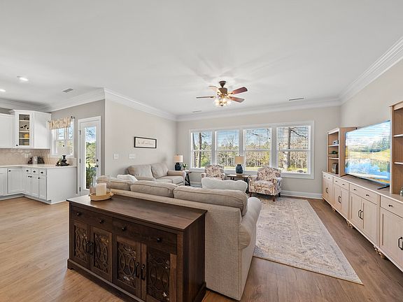 3rd image of 320 Kavanaugh Rd