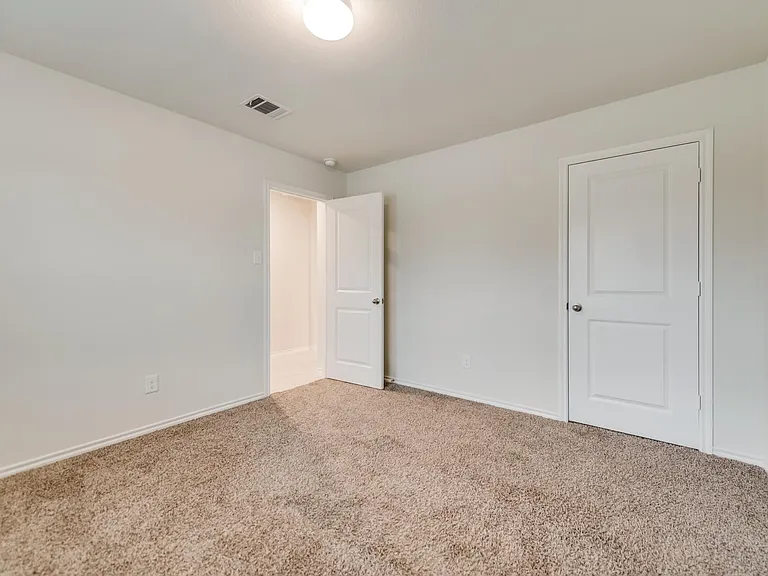 1302 Meadow Creek Dr — Photo 21