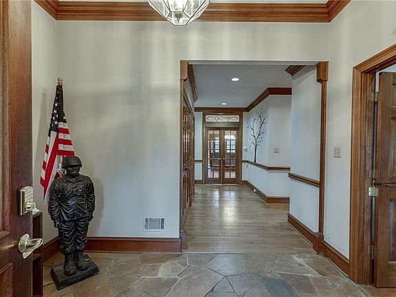 4th image of 525 Cooper Rd