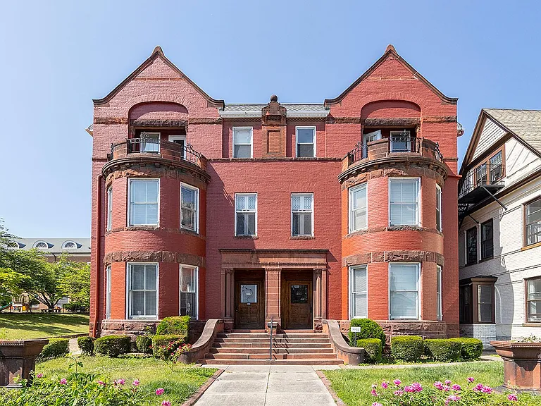 105 Washington St — Photo 34