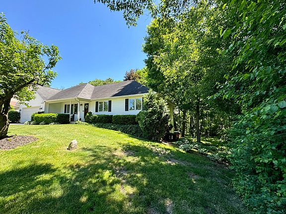 3rd image of 9572 Firefly Ave