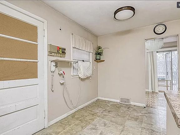 5th image of 7 Sydell Ln #0