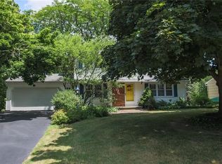 24 Squirrels Heath Rd, Fairport, NY 14450