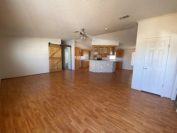 3rd image of 909 Harolds Ave