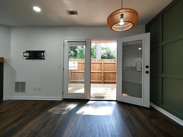 1606 Queen Anne Ct — Photo 26