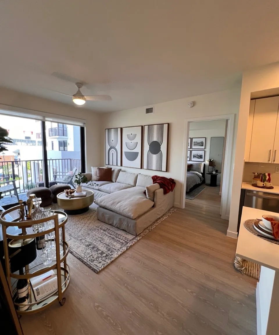 2 bed, 994 sqft, $2,583 — Photo 3