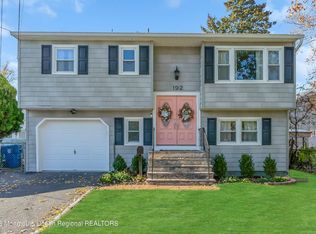 192 Ridge Ave, Belford, NJ 07718
