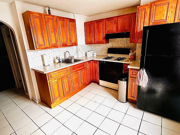 4th image of 25 Romaine Ave Floor 2
