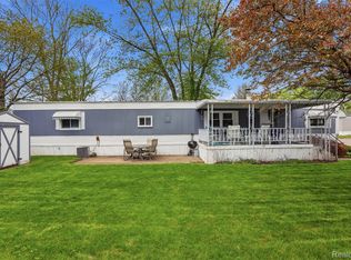 27 Ponderosa Trl S, Belleville, MI 48111
