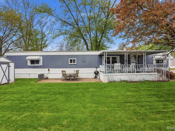 27 Ponderosa Trl S, Belleville, MI 48111