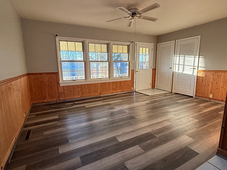 4513 Stratford Rd — Photo 2