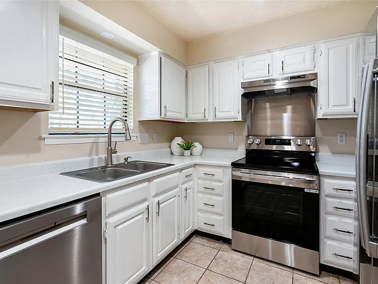 511 Algerita Dr #A — Photo 10