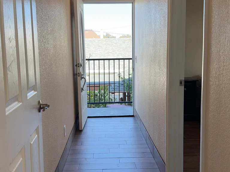 1906 Stewart St #1D — Photo 8