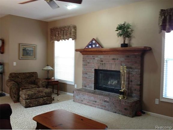 4th image of 183 Beaumont Ct
