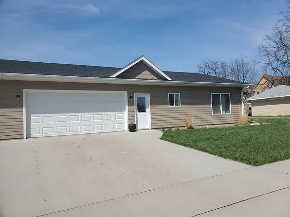 104 W 3rd St, Hartford, SD 57033