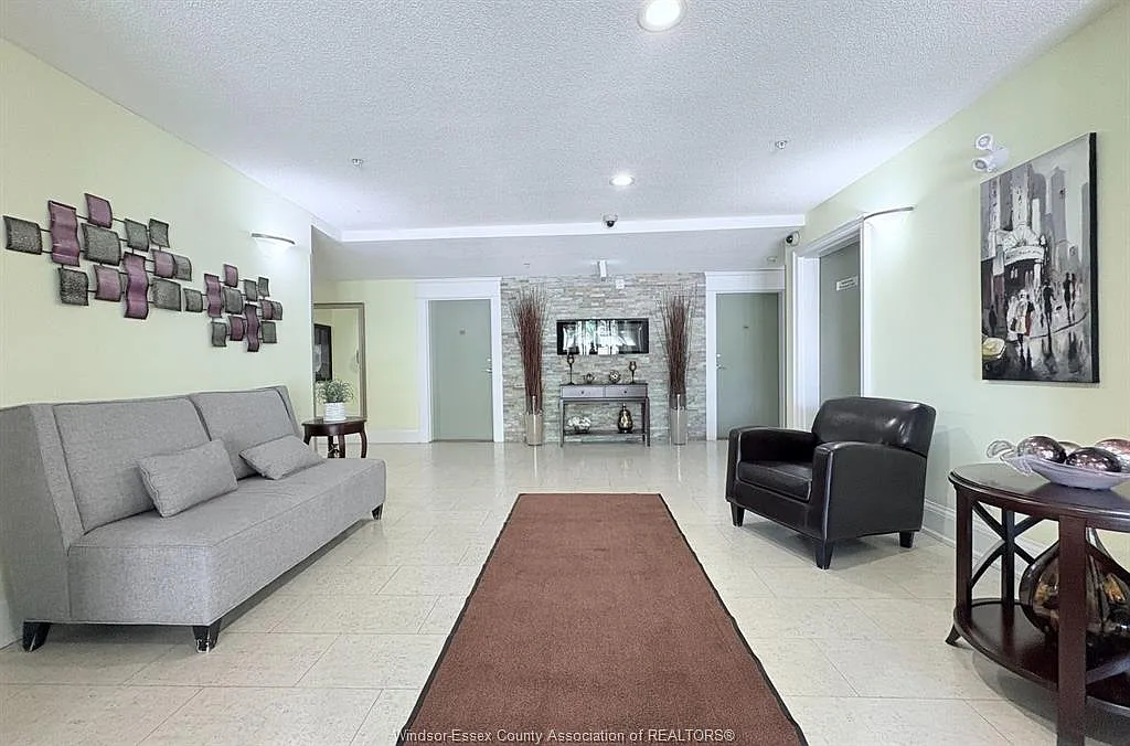 2 bed, 2.0 bath, 900 sqft, $2,500 — Photo 2