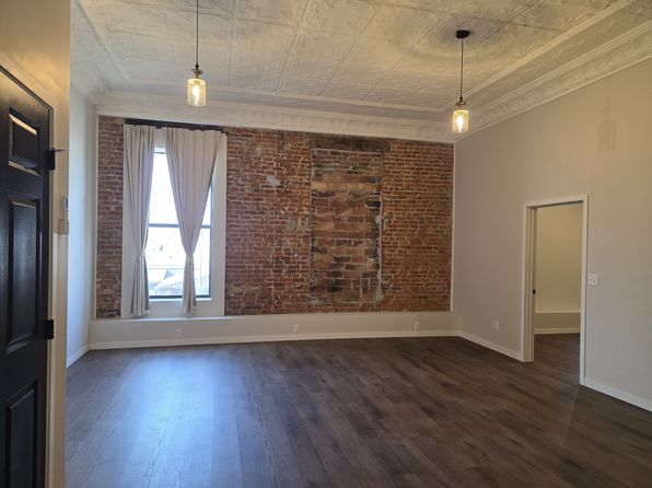 30 Plymouth St SW #1