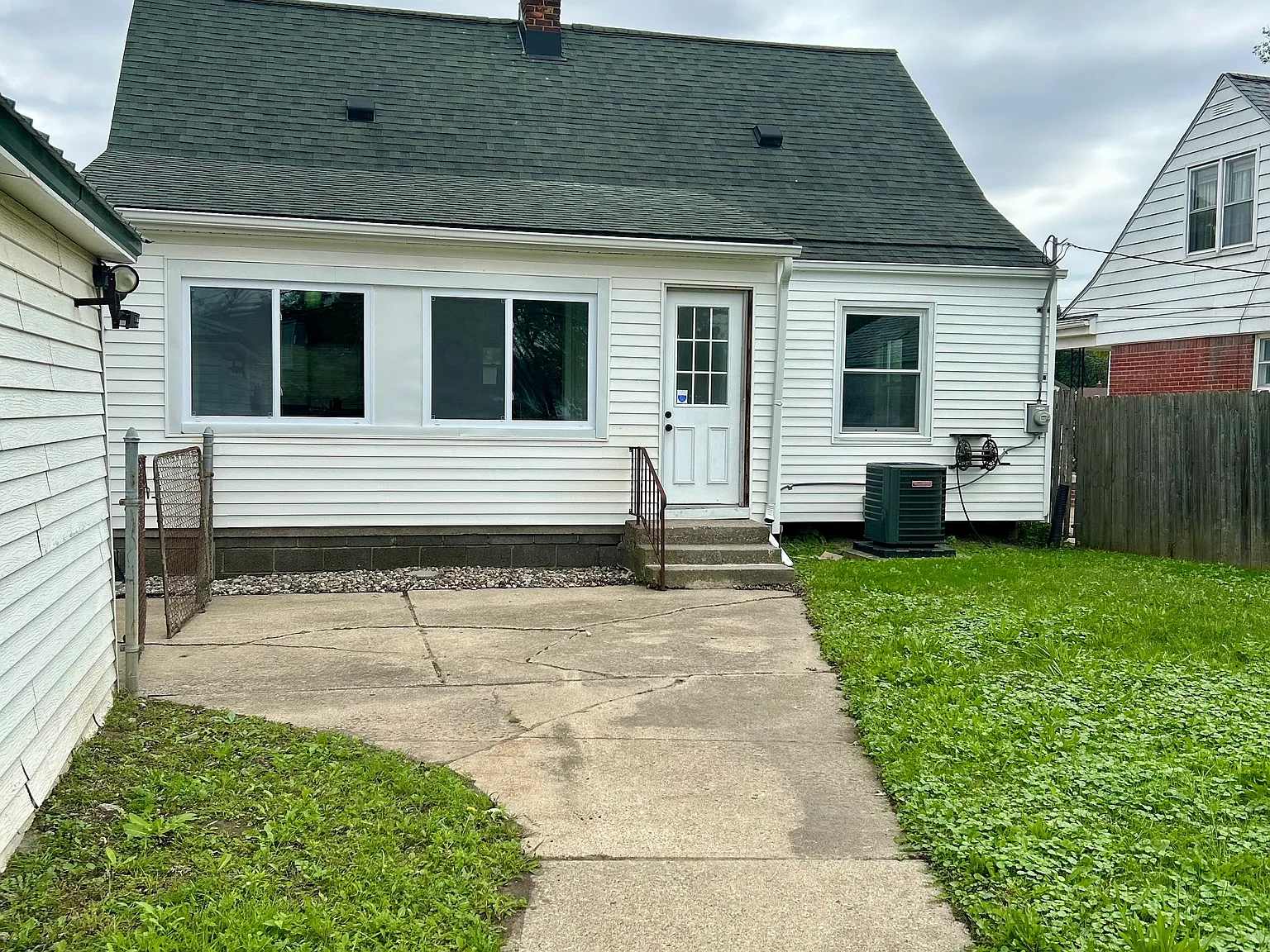 3 bed, 1164 sqft, $1,850 — Photo 2