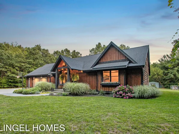 13698 Stearns Ct, Grand Haven, MI 49417