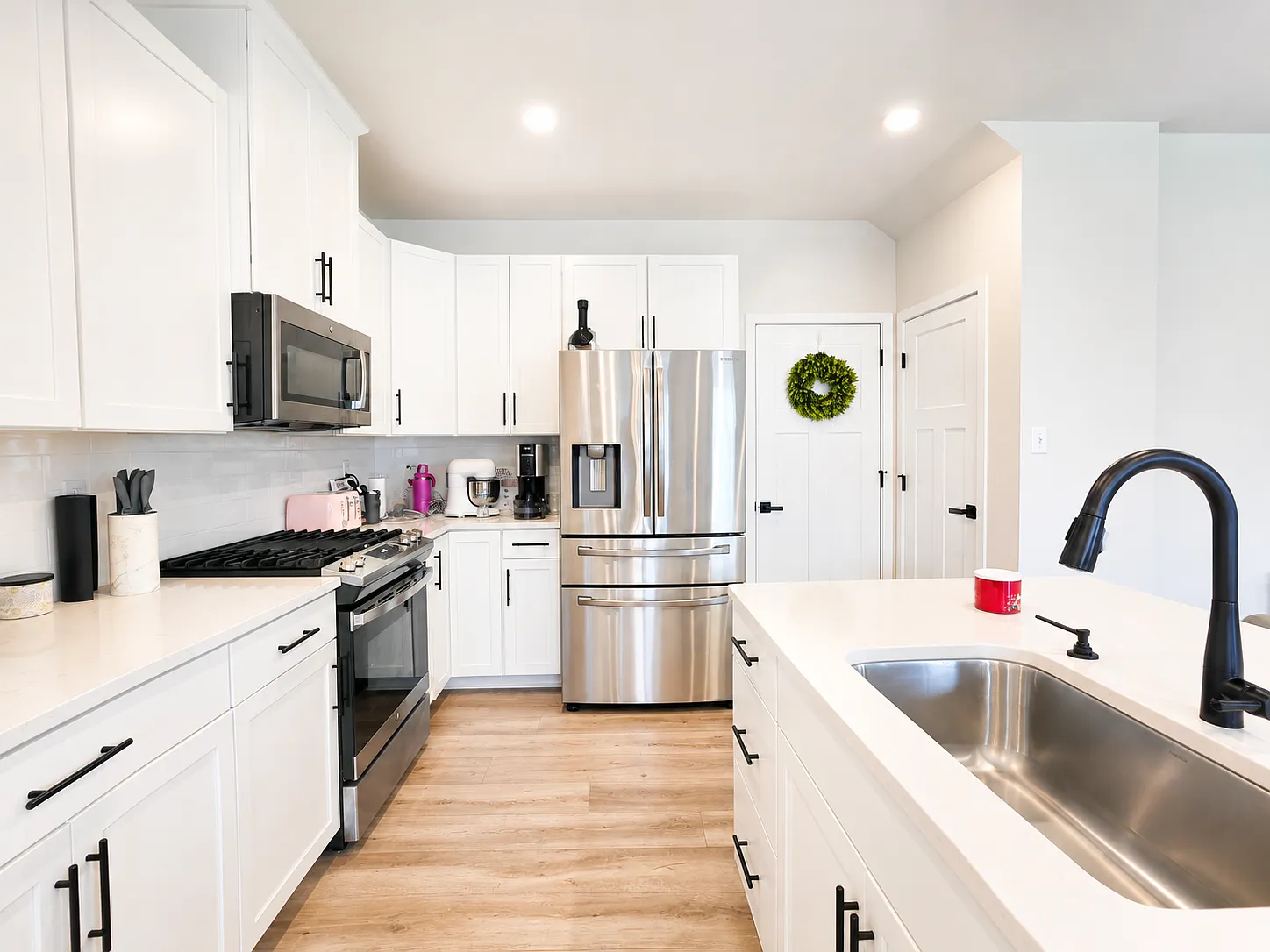 4 bed, 3.5 bath, 2264 sqft, $3,400 — Photo 4
