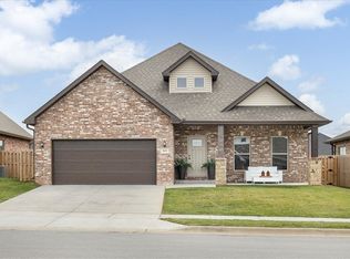 2051 Tallgrass Ter, Centerton, AR 72719