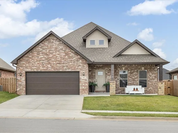 2051 Tallgrass Ter, Centerton, AR 72719