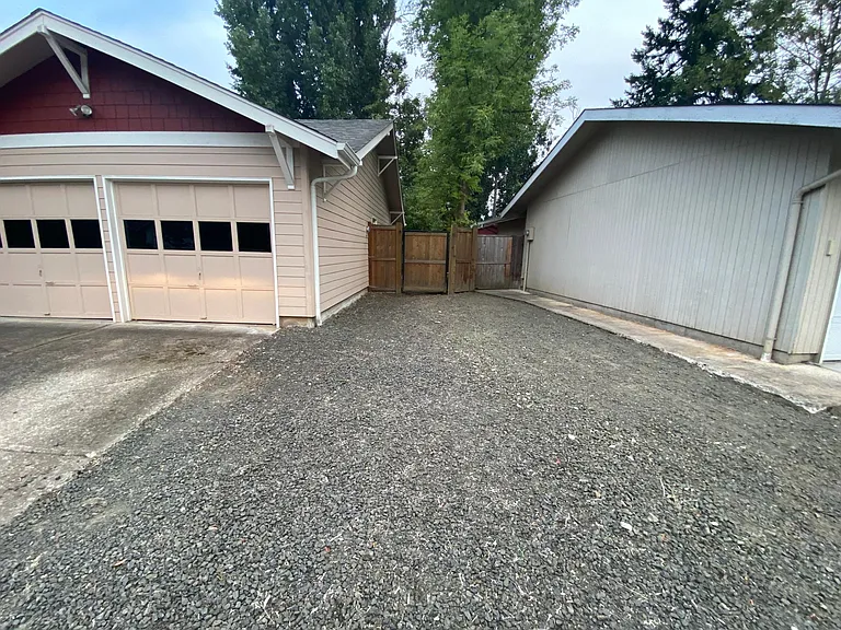 138 Lynnbrook Dr — Photo 2