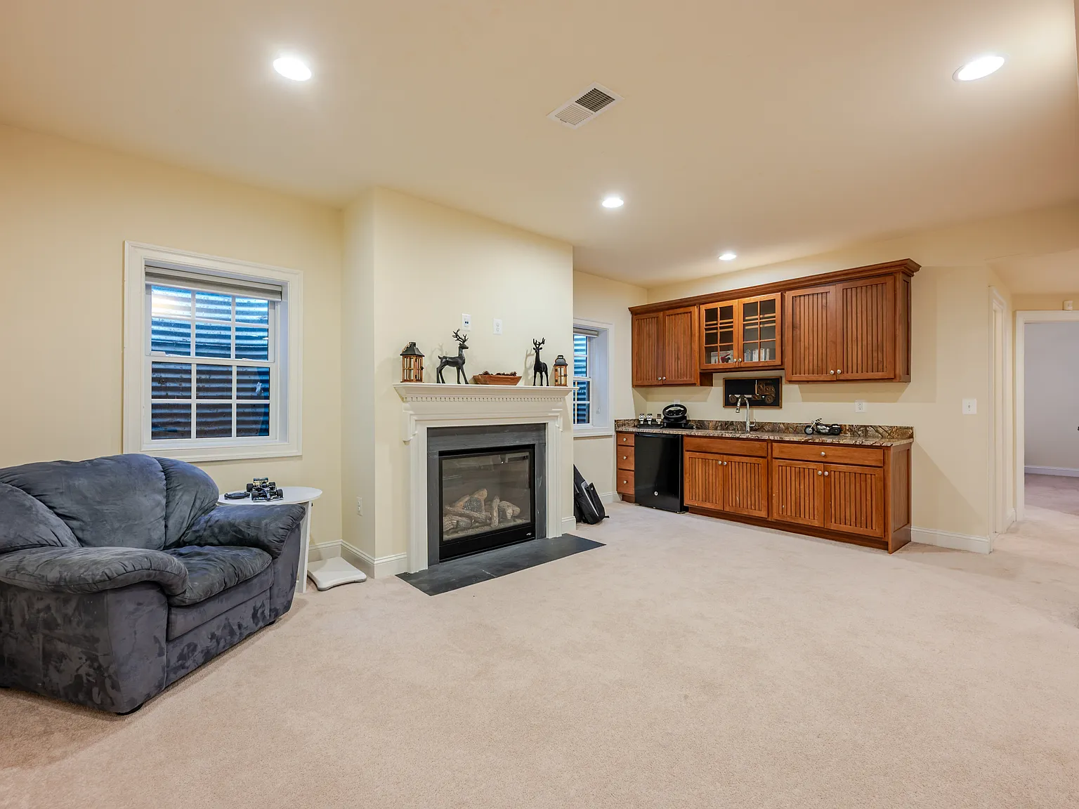 5 bed, 3525 sqft, $6,100 — Photo 3