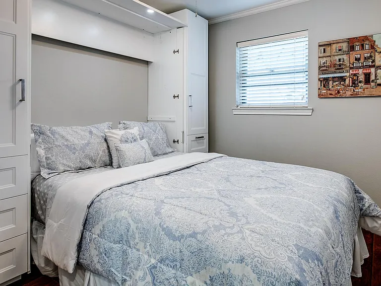 Queen Bedroom #4