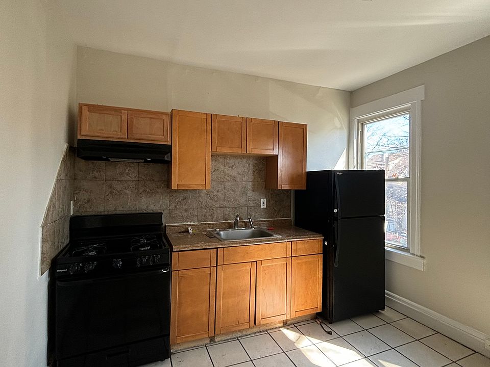 1st image of 34-35 N 17th St #1