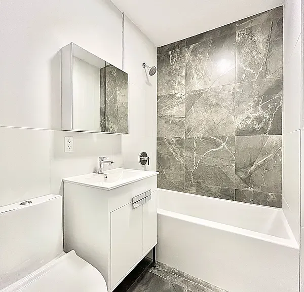 222 E 53rd St #1 — Photo 8