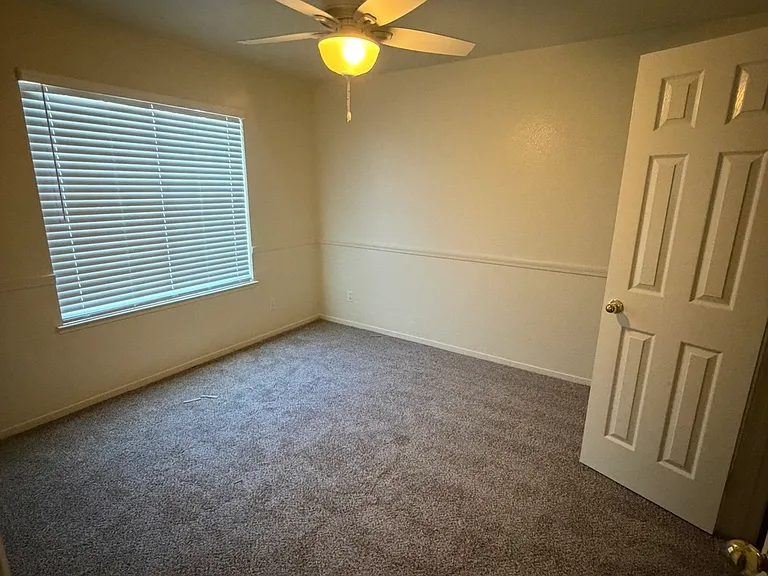 2273 N Babigian Ave — Photo 11