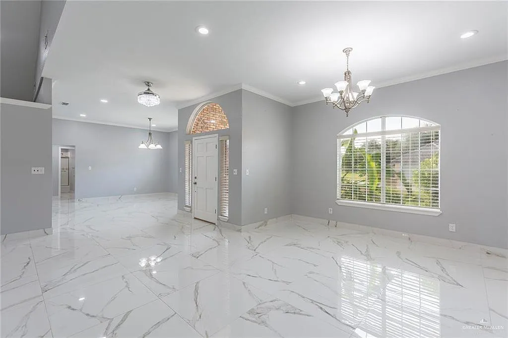 4 bed, 3.0 bath, 2815 sqft, $3,500 — Photo 2