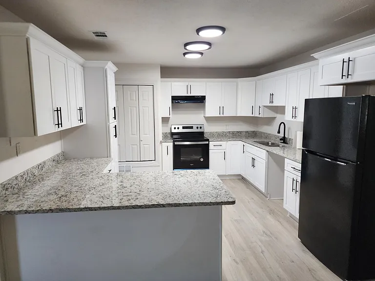 3014 N Garden Ave — Photo 5