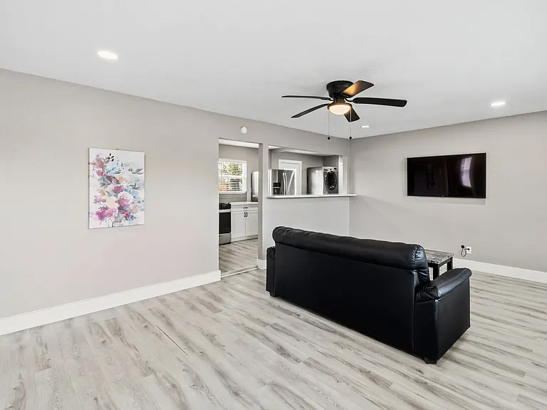 5914 Southcrest St — Photo 3