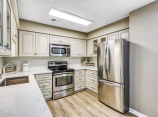 802 Wood Hill Dr, Jacksonville, FL 32256