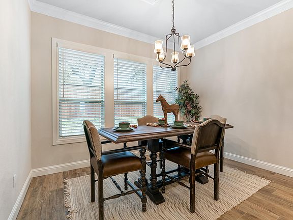 5th image of 1300 Highland Park Bay Cir