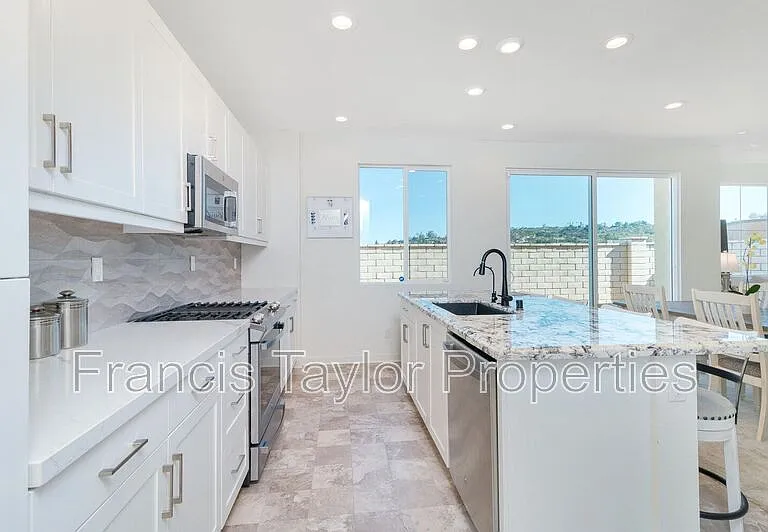 27778 Heritage Ln — Photo 4