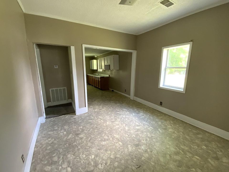 1st image of 510 Lake St