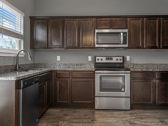 5th image of 208 Jenna Lee Cir