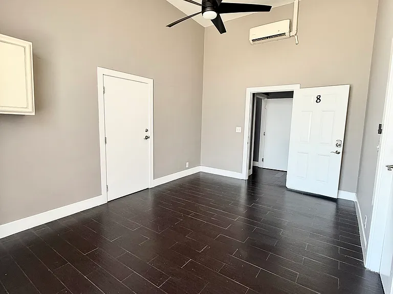 2330 E Cesar E Chavez Ave #5-8 — Photo 11